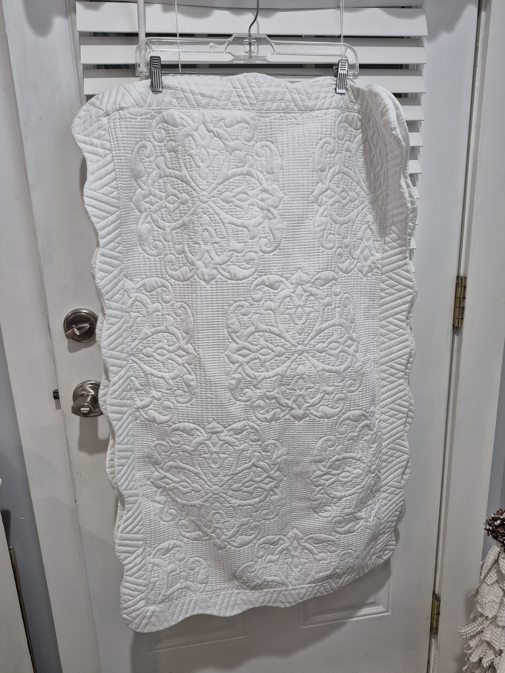 Set Of 2 White Quilted Decorative Pillow Sham Used As Decorative Only Very Clean